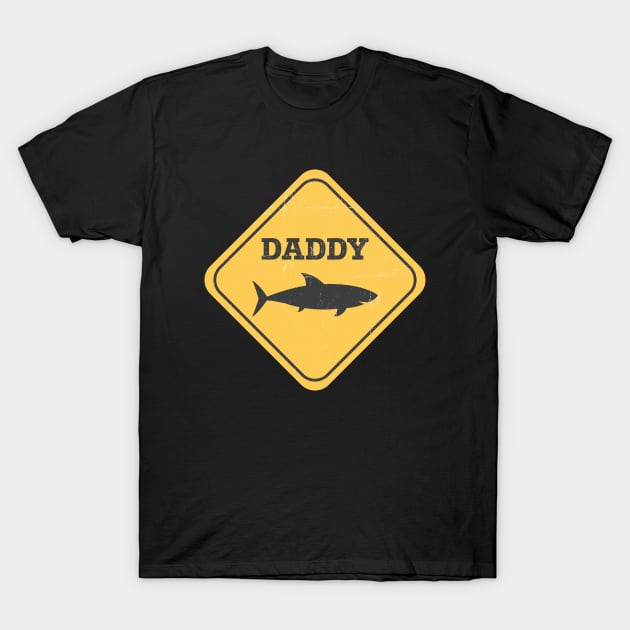 Daddy Shark Fathers Day Men's T-Shirt T-Shirt by Wintrly